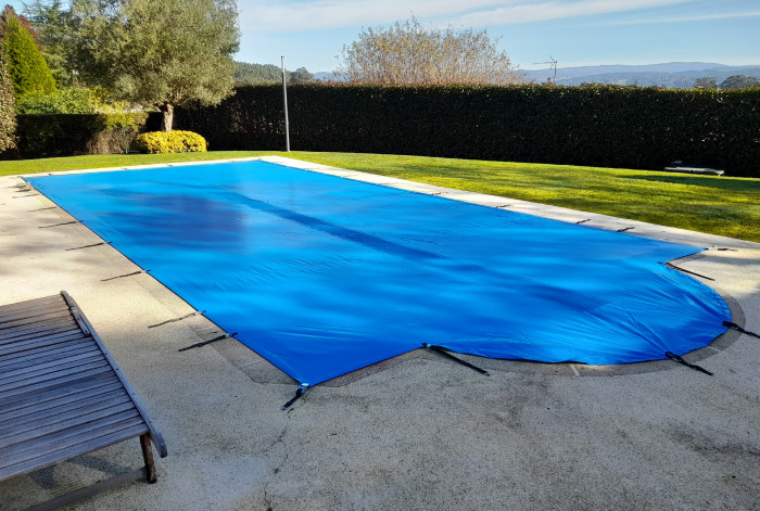 ¿Por qué es importante cubrir tu piscina cuando termina el verano?