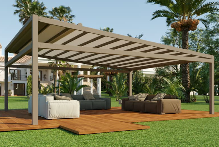 Toldos planos y pérgolas o cómo disfrutar de tu terraza, jardín o ático todo el año