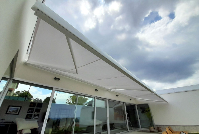 Alarga la vida de tu toldo durante la temporada de otoño e invierno 