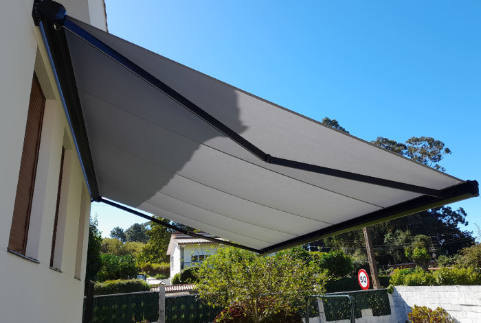 Colores y tejidos de toldos ideales para tu espacio exterior