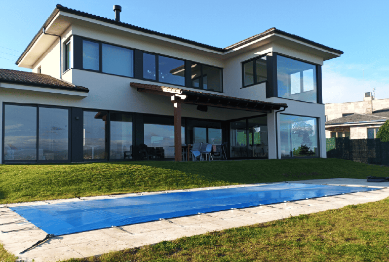 Si tienes una piscina, protégela con nuestras cubiertas este verano 