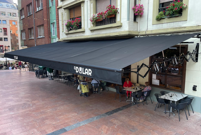 Toldo tijera: ideal para hoteles, restaurantes y comercios