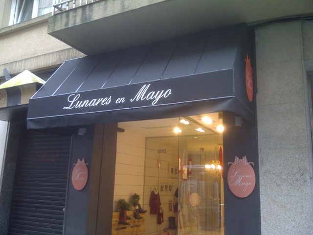 Lunares de Mayo, una nueva tienda para niños en Santiago de Compostela la cual ha confiado en TGM la confección de su capota